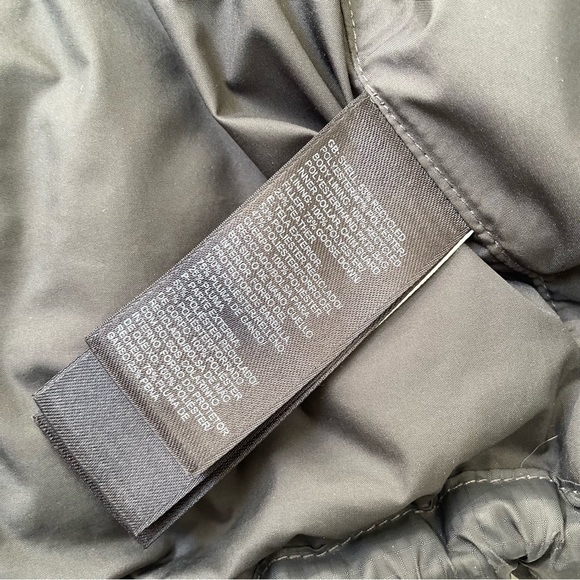 The North Face Black Puffer Vest - Picture 6 of 9